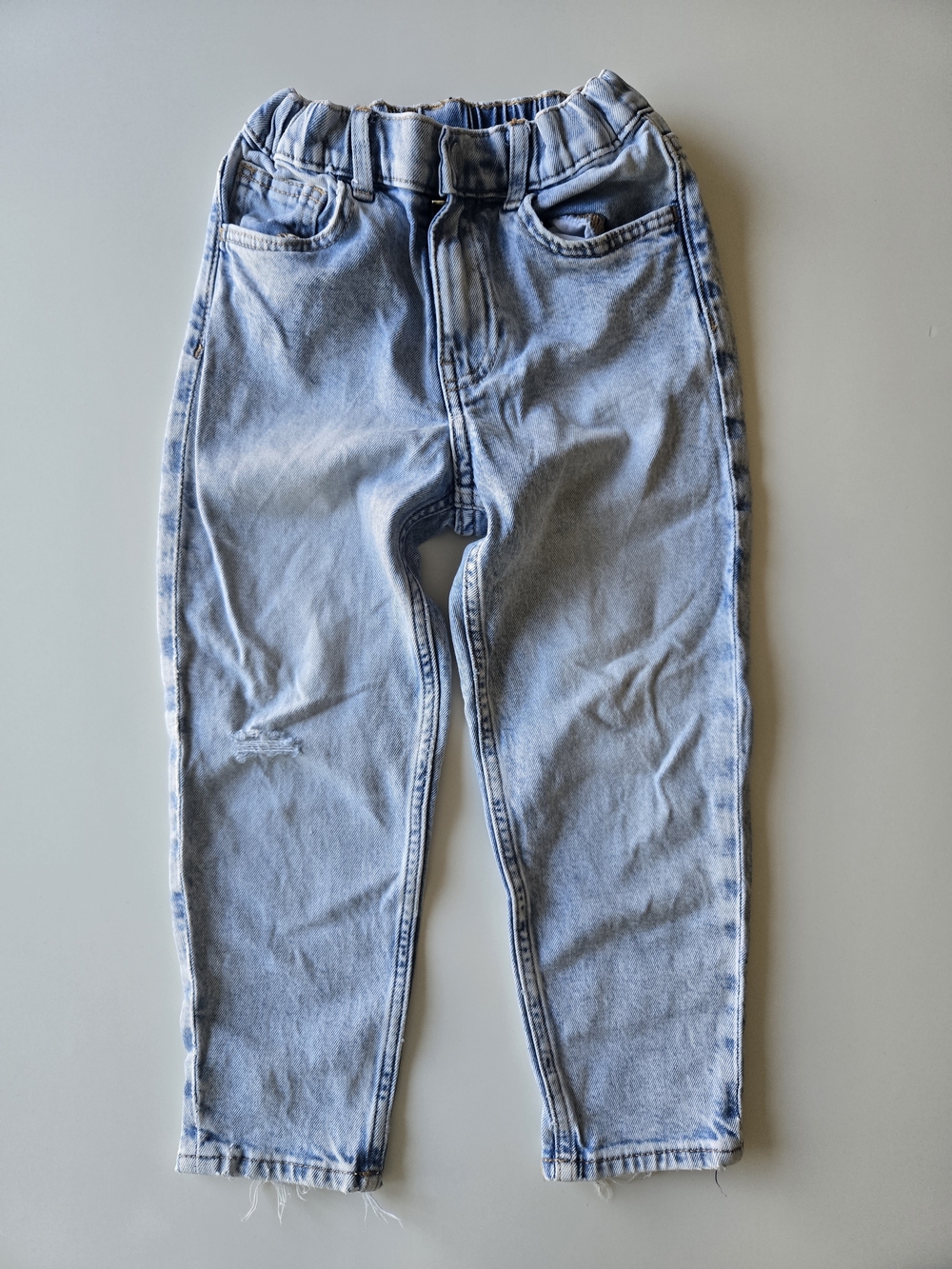 H&M Boys Loose Fit Tapered Jeans – Light Wash Distressed – 5T